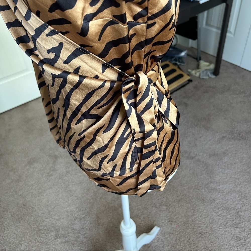 Vici Black Tan Zebra Print Satin Wrap Long Sleeve Side Tie Blouse Size Medium - Picture 3 of 9